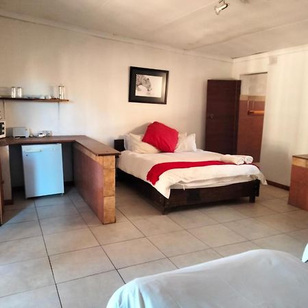 Boskoppie Lion & Tiger Reserve Kroonstad Extérieur photo