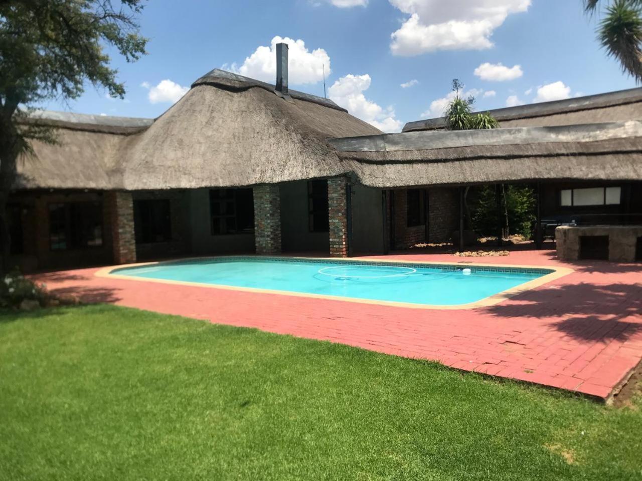 Boskoppie Lion & Tiger Reserve Kroonstad Extérieur photo